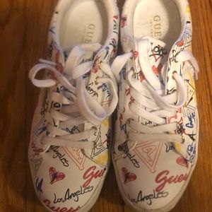 Brand:guess color: white with details